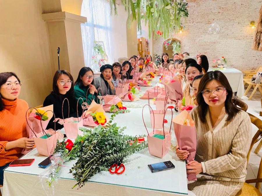 Fuqing Wood Industry ''Goddess Day'' Flower Arrangement Salon