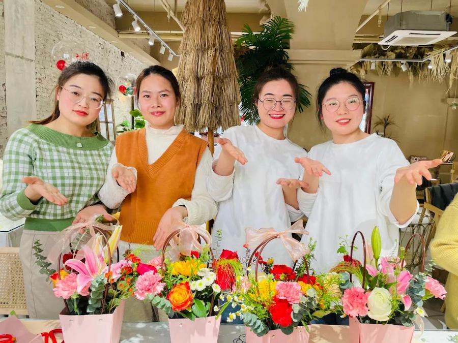 Fuqing Wood Industry ''Goddess Day'' Flower Arrangement Salon