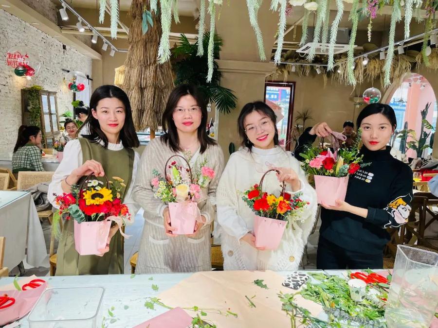 Fuqing Wood Industry ''Goddess Day'' Flower Arrangement Salon