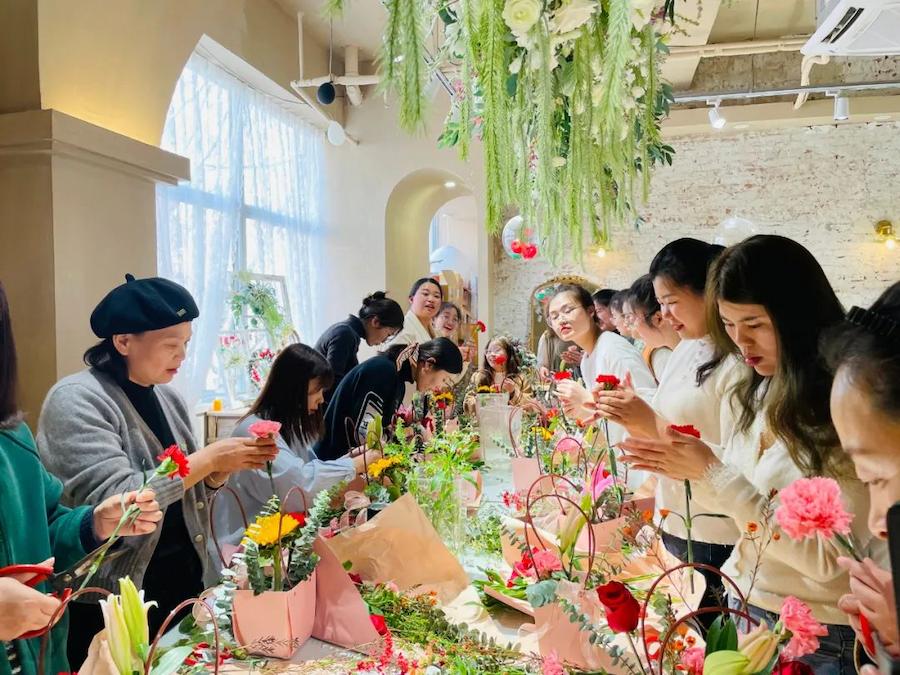 Fuqing Wood Industry ''Goddess Day'' Flower Arrangement Salon