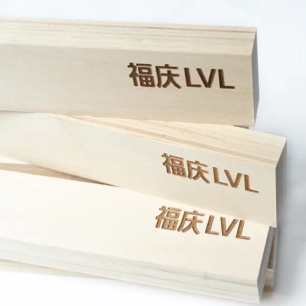 적층 나무 기둥